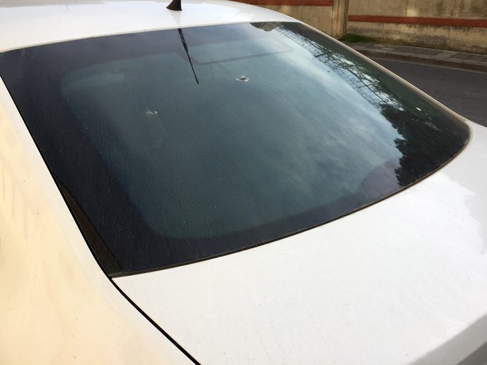 rear windshield
rear glass repair