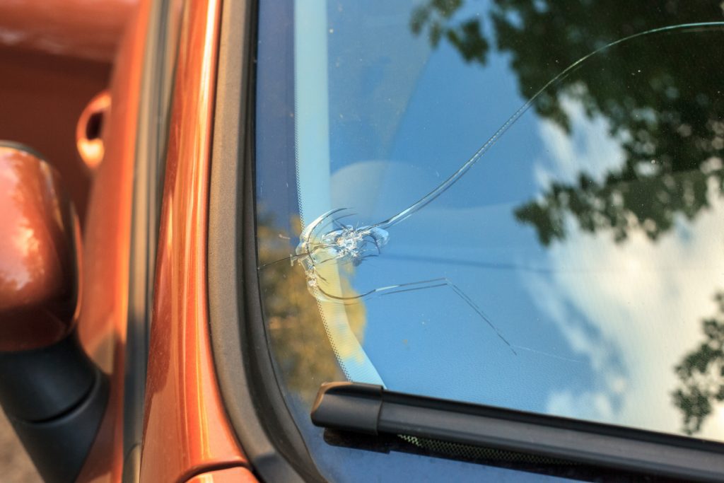 Rear Windshield Damage: Repair or Replace?