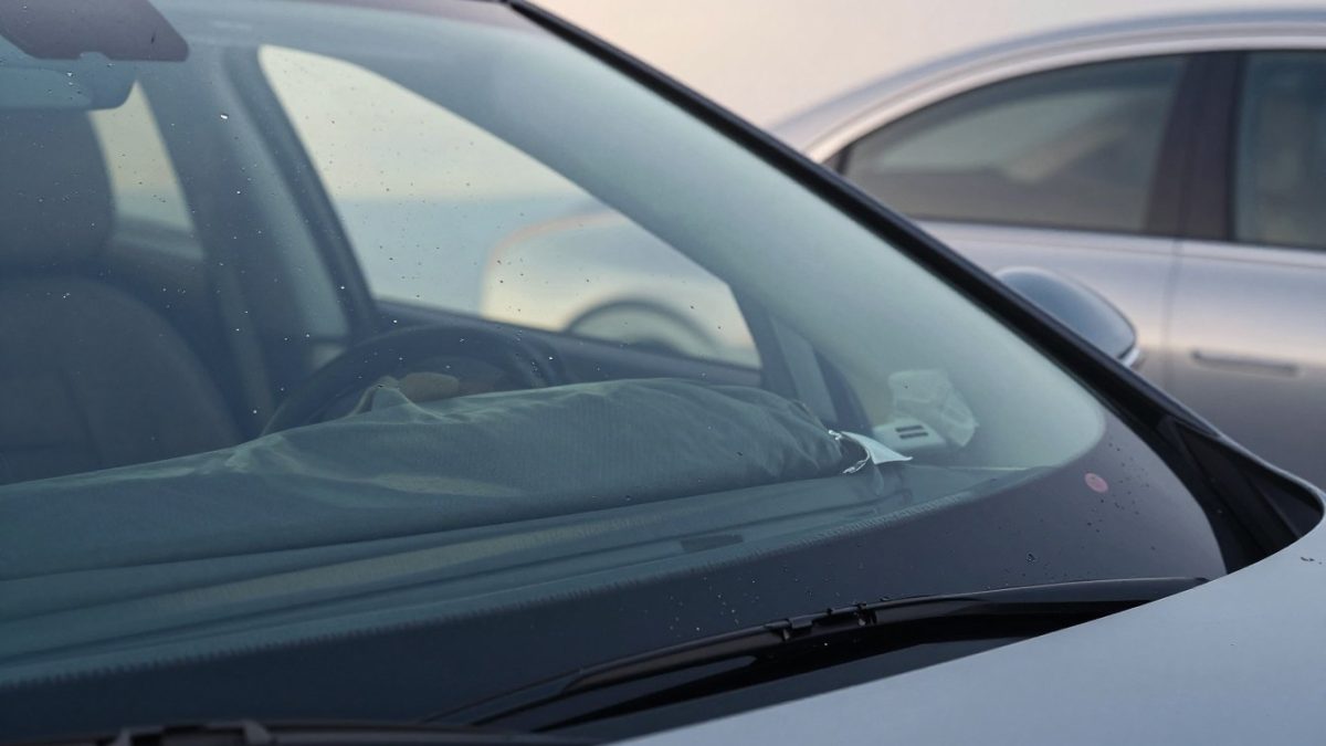 windshield airbag safety system